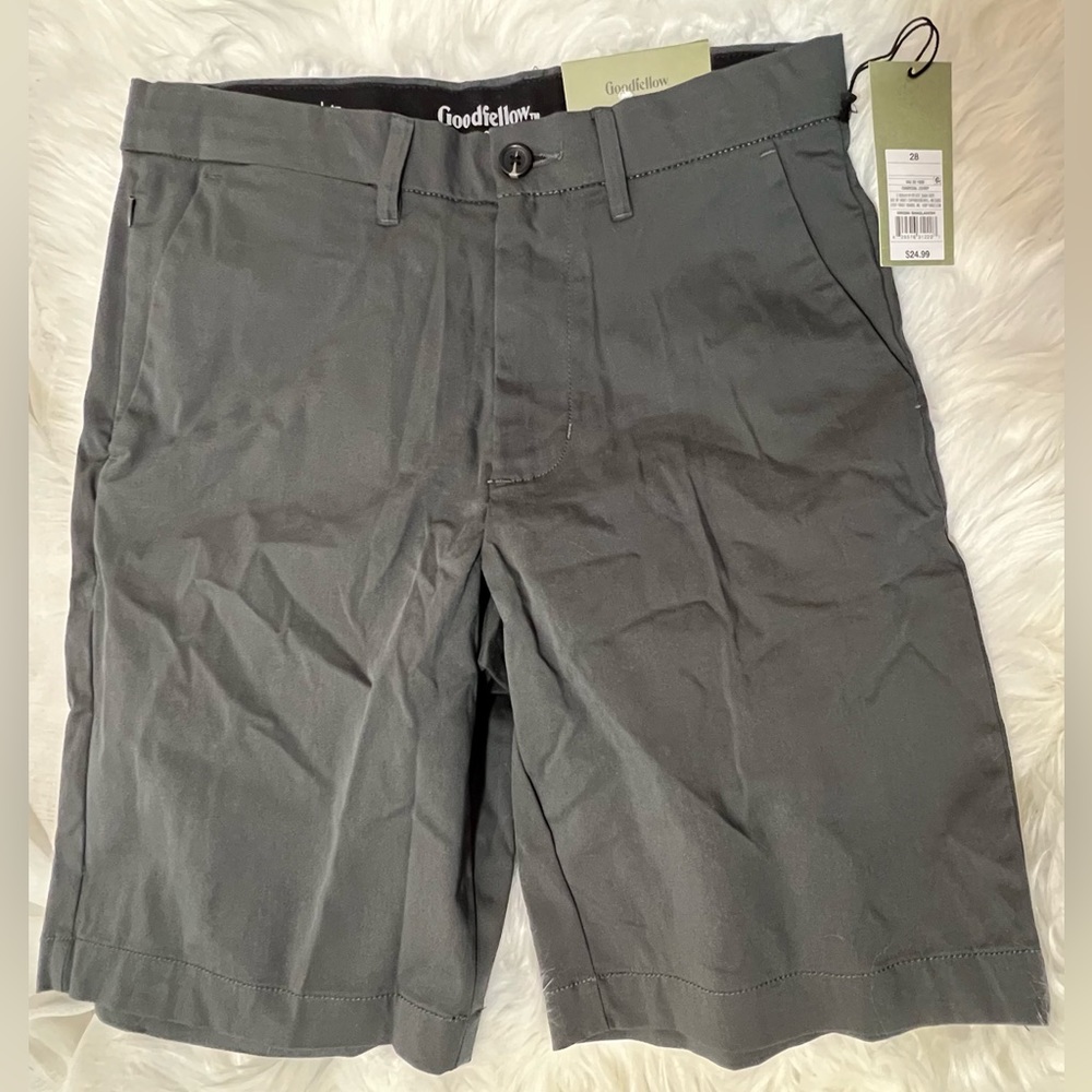 brand nwt men’s regukar fit 9” tech chino shorts size 28